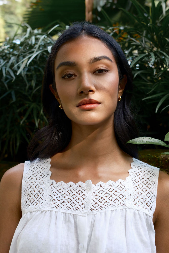 Breathable white linen blouse by Summery The Label – soft, skin-friendly linen wear